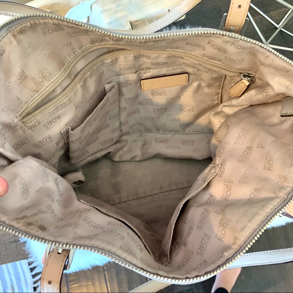 Michael Kors large Leather tote purse - Picture 6 of 9